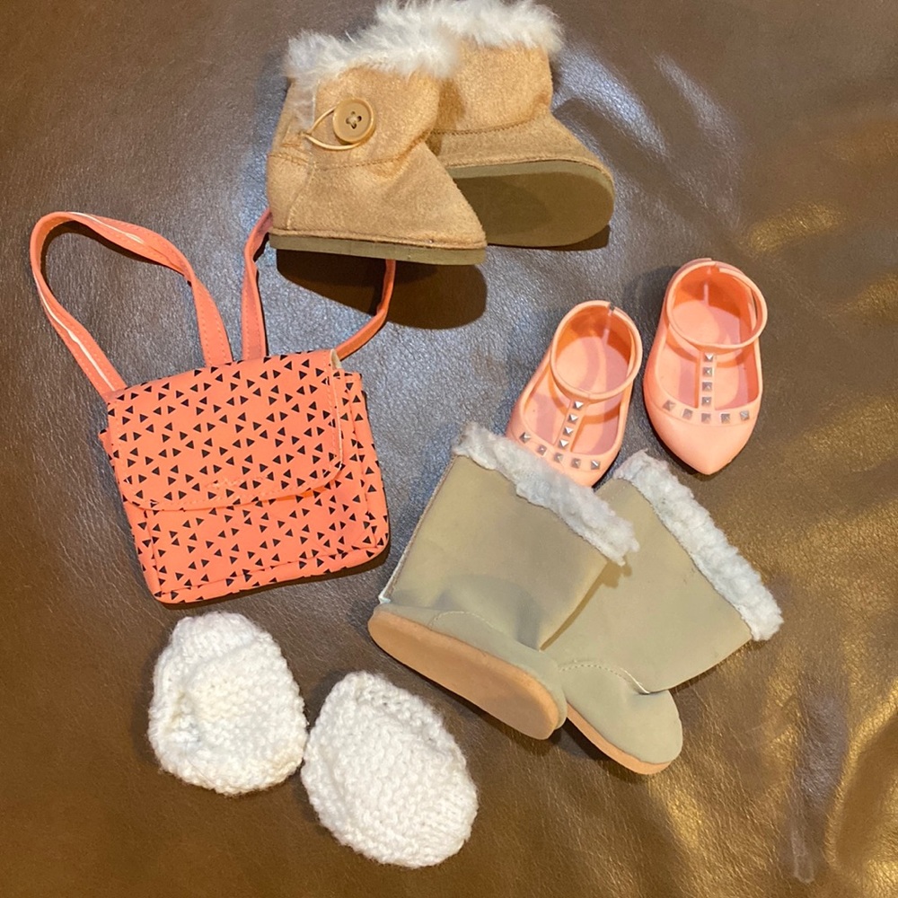 Set of doll shoes and backpack